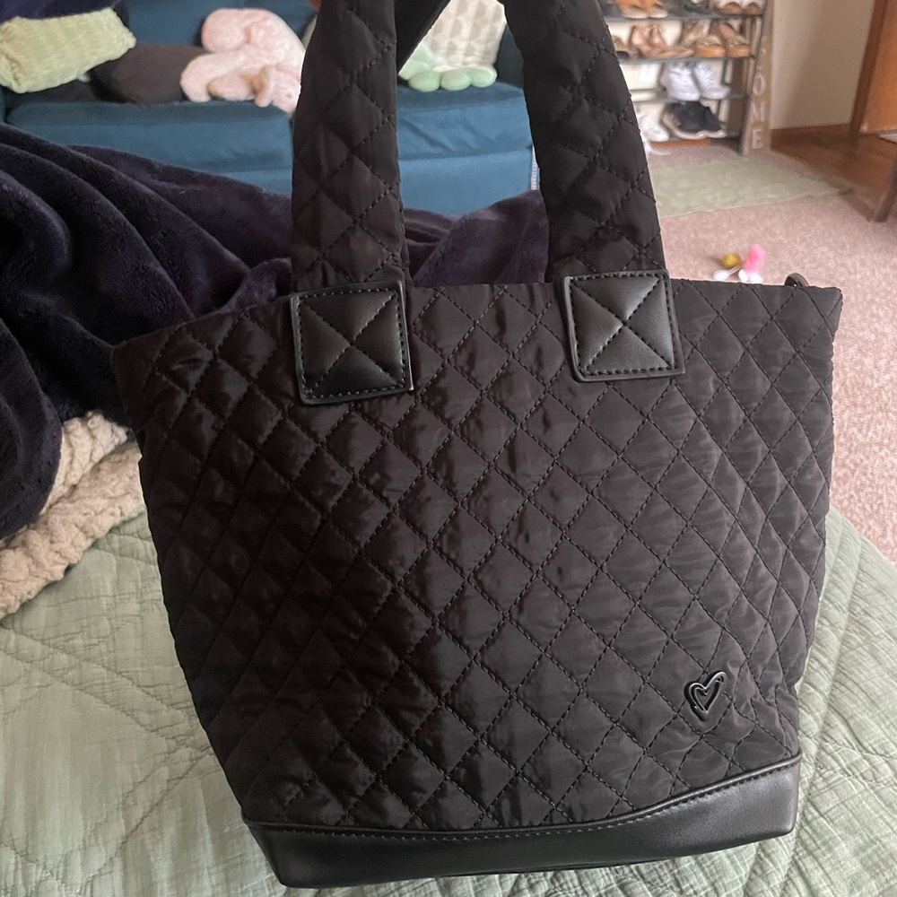 Tommy Bahama black quilted purse